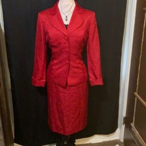 Le Suit sz 10 Red detailed embroidery